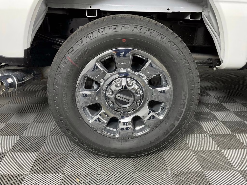 2026 White Metallic Ford Super Duty F-250 SRW Lariat 4X4 Truck