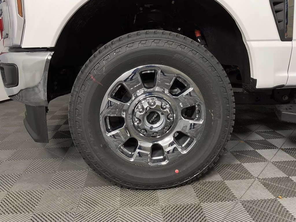 2026 White Metallic Ford Super Duty F-250 SRW Lariat 4X4 Truck