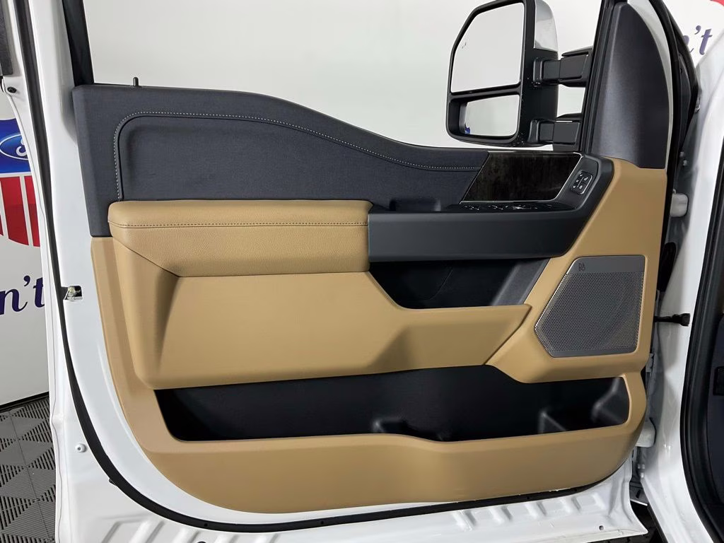 2026 White Metallic Ford Super Duty F-250 SRW Lariat 4X4 Truck