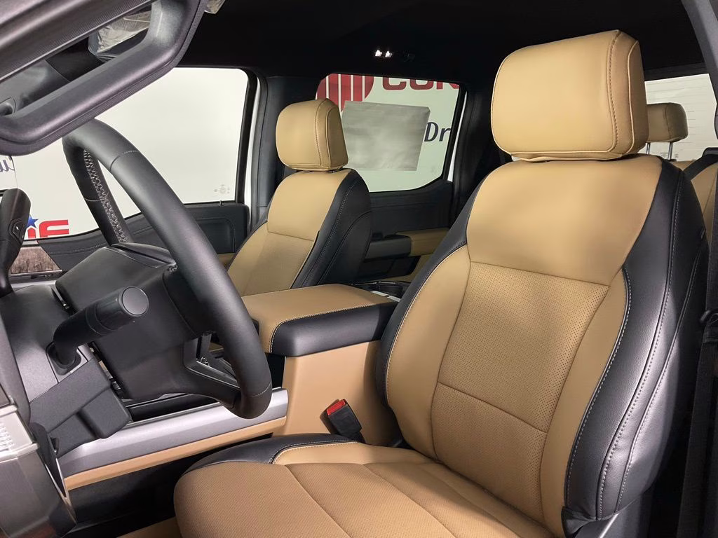 2026 White Metallic Ford Super Duty F-250 SRW Lariat 4X4 Truck