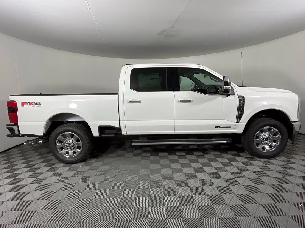 2026 White Metallic Ford Super Duty F-250 SRW Lariat 4X4 Truck