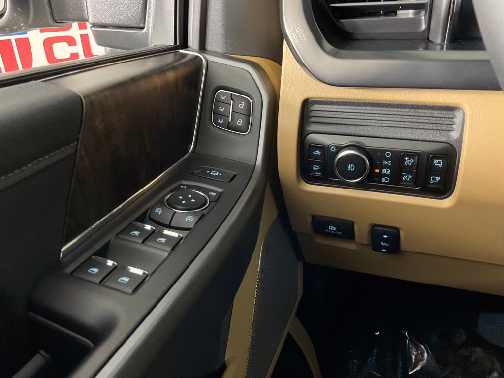 2026 White Metallic Ford Super Duty F-250 SRW Lariat 4X4 Truck