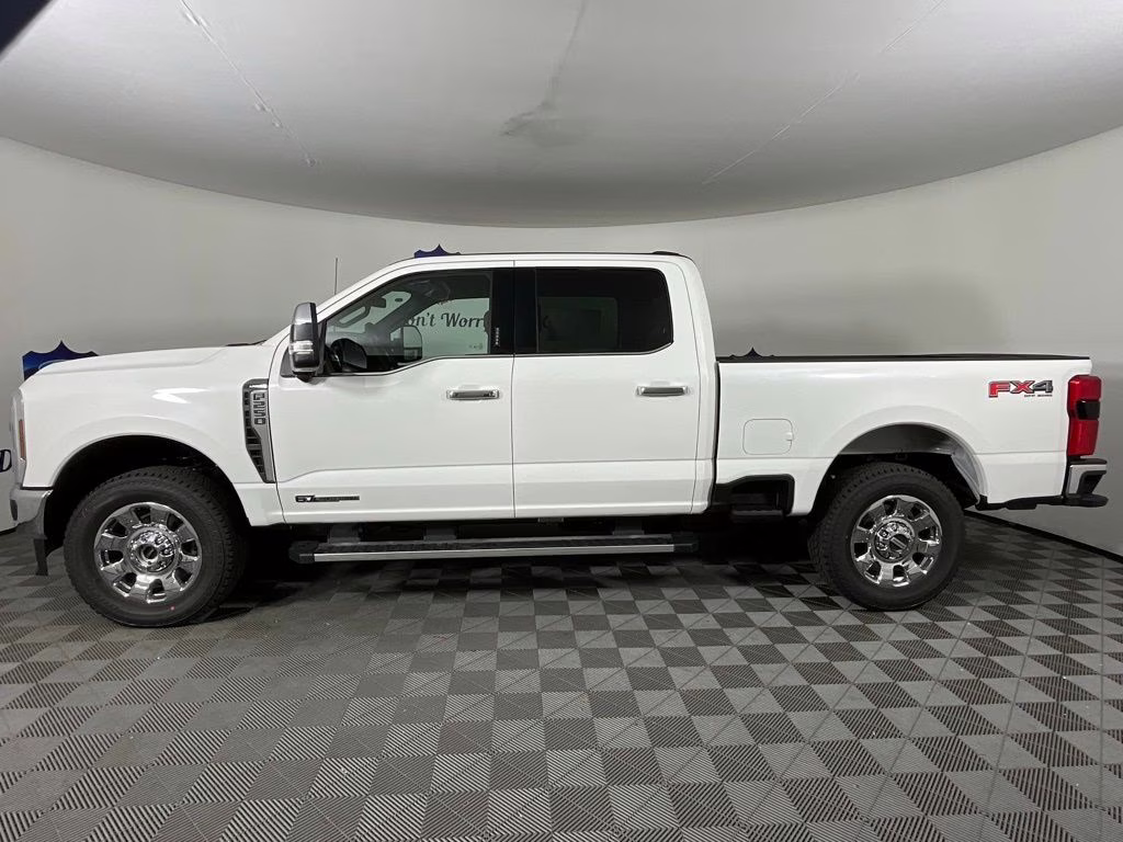 2026 White Metallic Ford Super Duty F-250 SRW Lariat 4X4 Truck