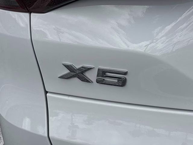 2022 Alpine White BMW X5 sDrive40i RWD SUV