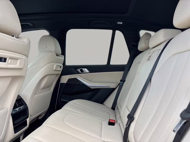 2022 Alpine White BMW X5 sDrive40i RWD SUV