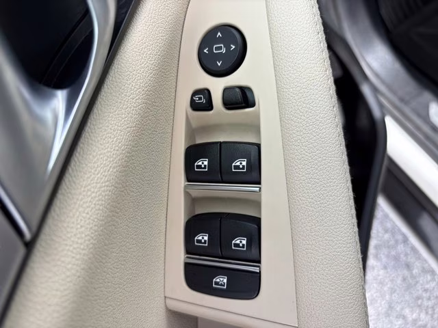 2022 Alpine White BMW X5 sDrive40i RWD SUV