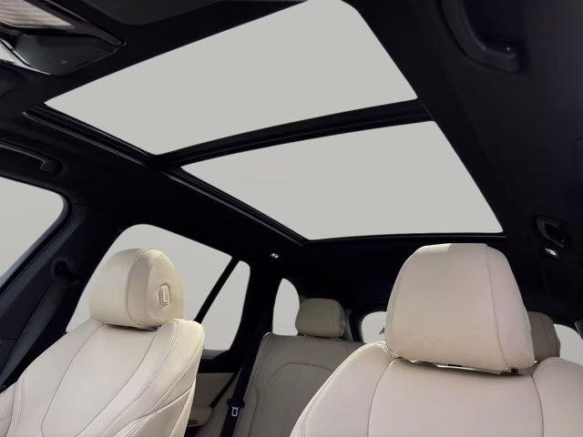 2022 Alpine White BMW X5 sDrive40i RWD SUV