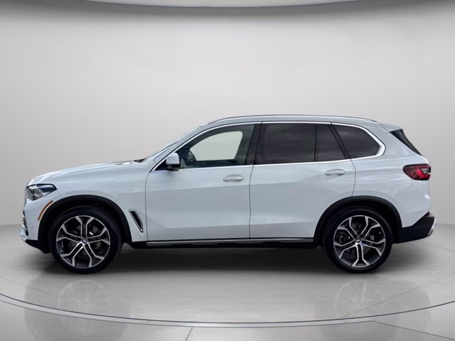 2022 Alpine White BMW X5 sDrive40i RWD SUV