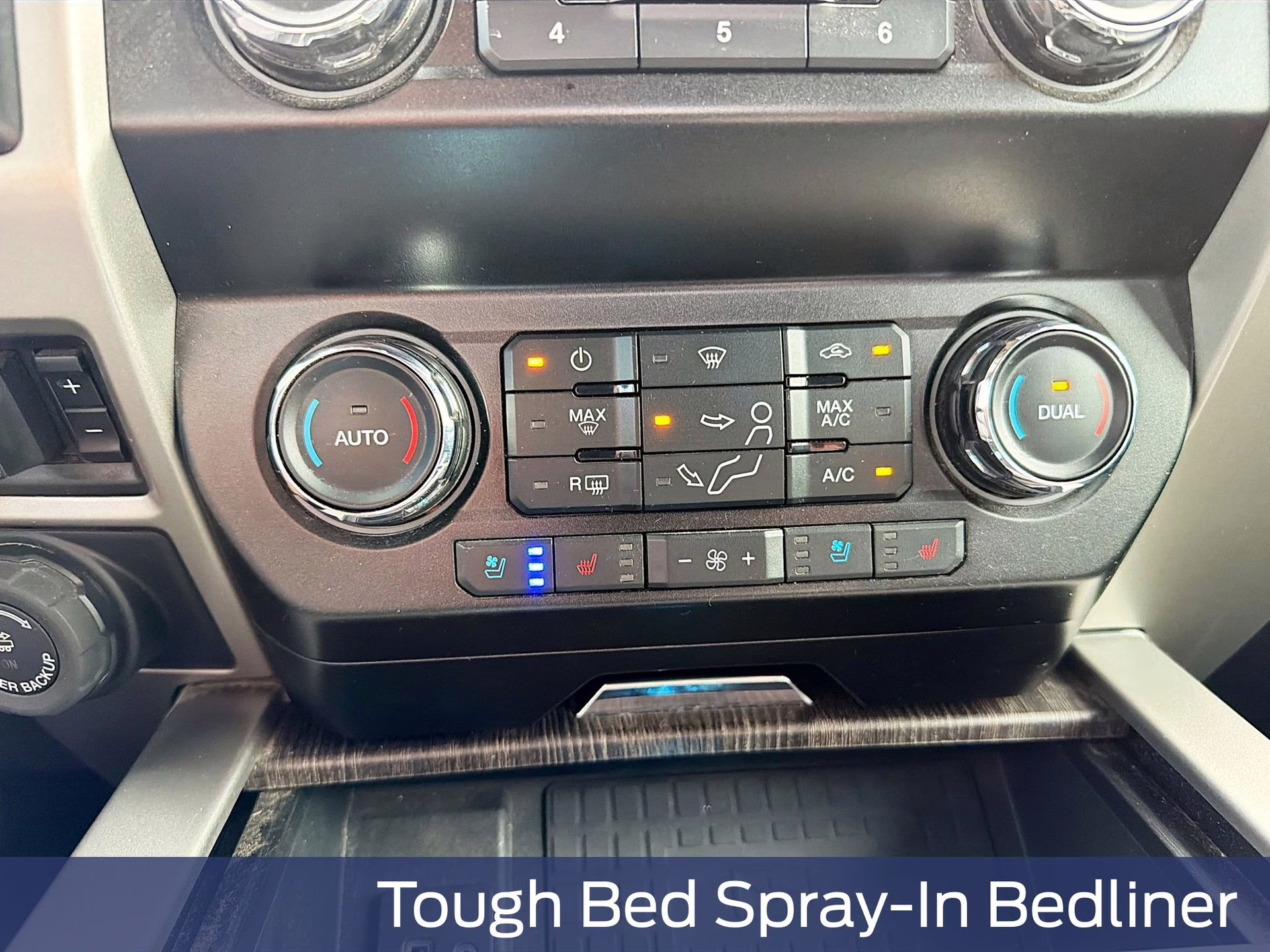 2020 Agate Black Metallic Ford Super Duty F-350 SRW Lariat 4X4 Truck