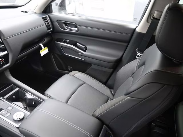 2026 Everest White Pearl Tricoat Nissan Pathfinder SL 4X4 SUV