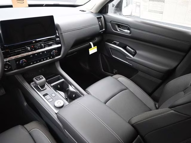 2026 Everest White Pearl Tricoat Nissan Pathfinder SL 4X4 SUV