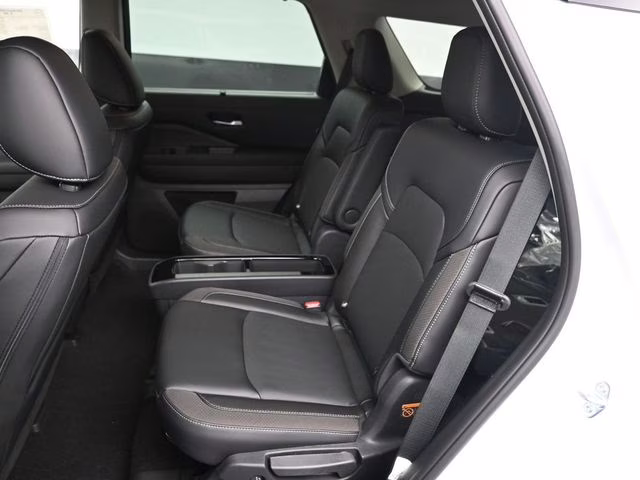2026 Everest White Pearl Tricoat Nissan Pathfinder SL 4X4 SUV
