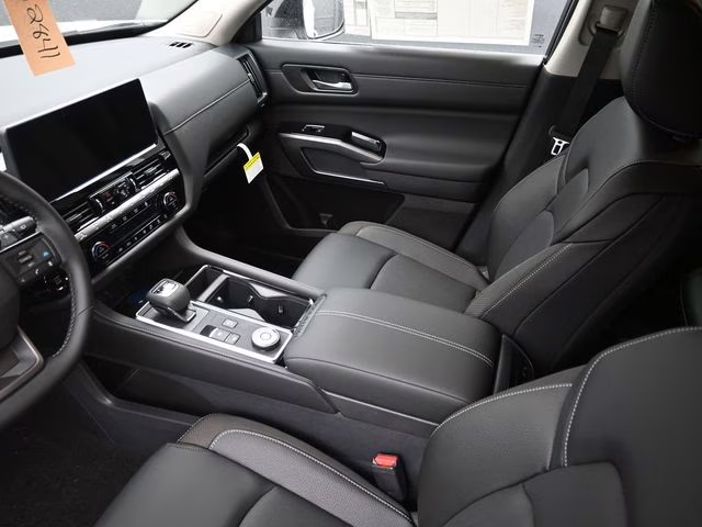 2026 Everest White Pearl Tricoat Nissan Pathfinder SL 4X4 SUV