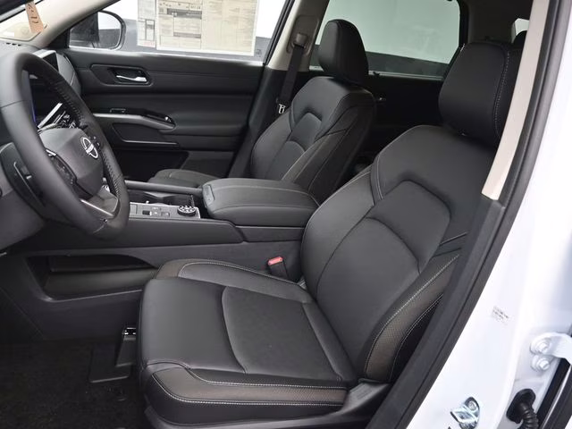 2026 Everest White Pearl Tricoat Nissan Pathfinder SL 4X4 SUV