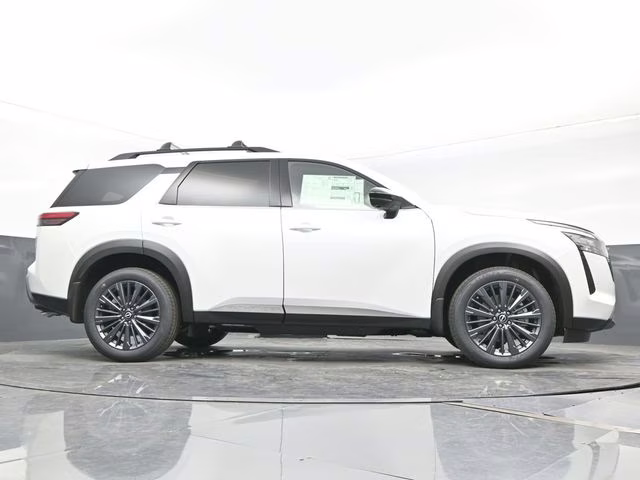 2026 Everest White Pearl Tricoat Nissan Pathfinder SL 4X4 SUV
