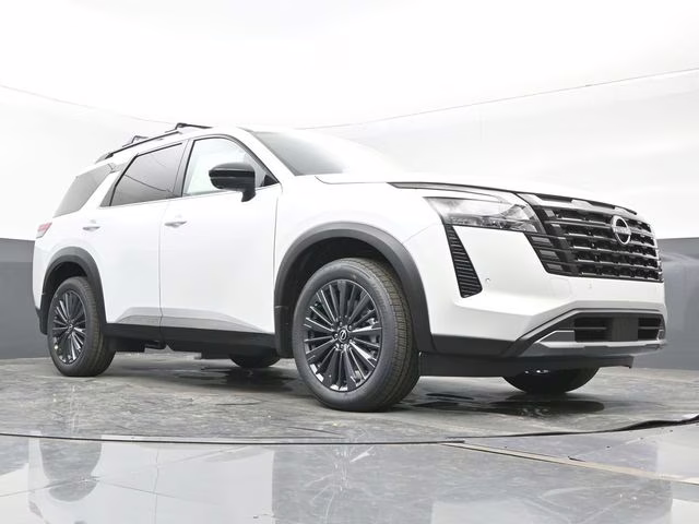 2026 Everest White Pearl Tricoat Nissan Pathfinder SL 4X4 SUV