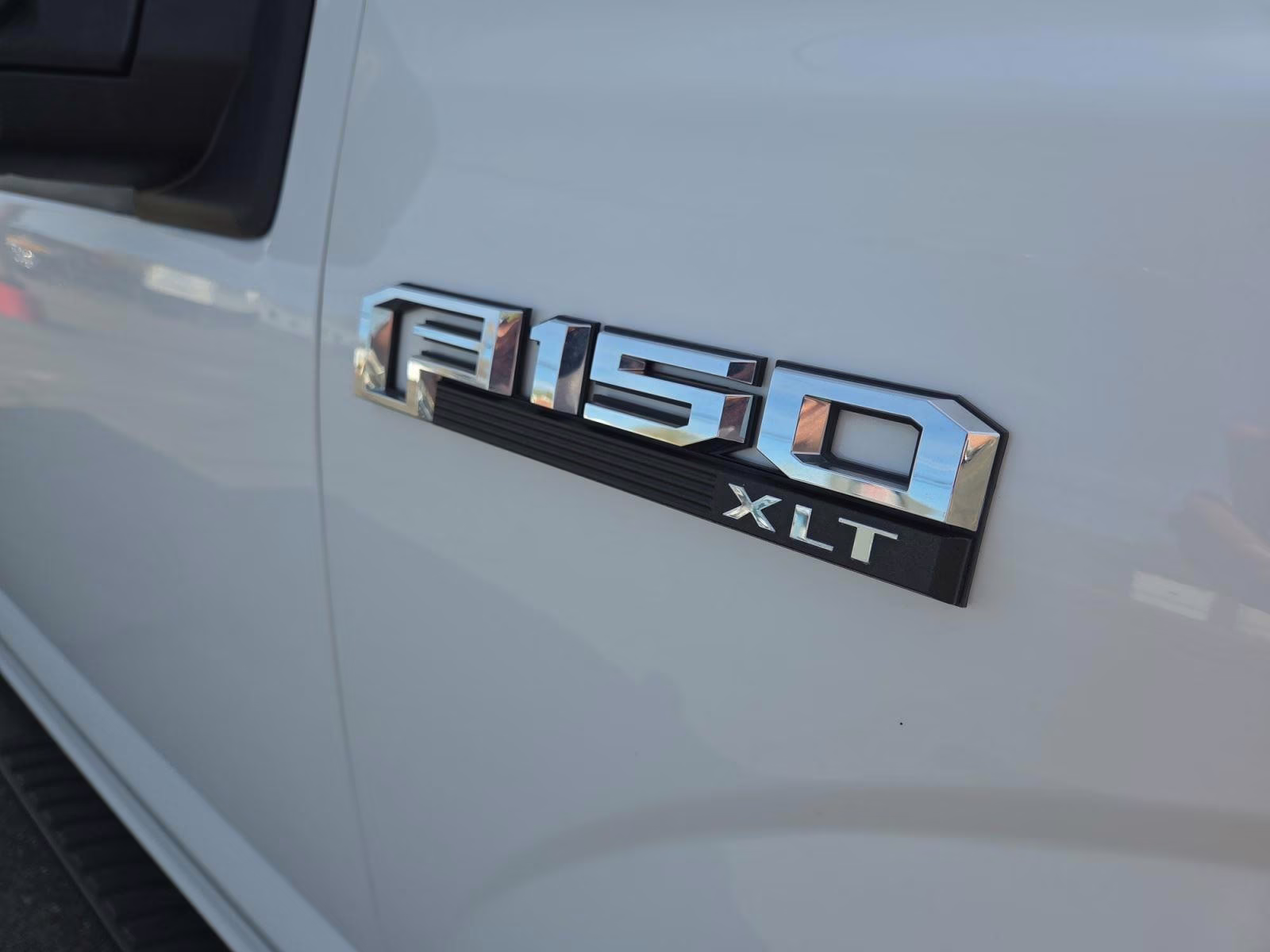2019 Oxford White Ford F-150 XLT 4X4 Truck