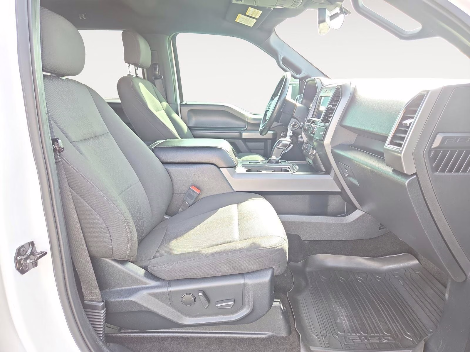 2019 Oxford White Ford F-150 XLT 4X4 Truck
