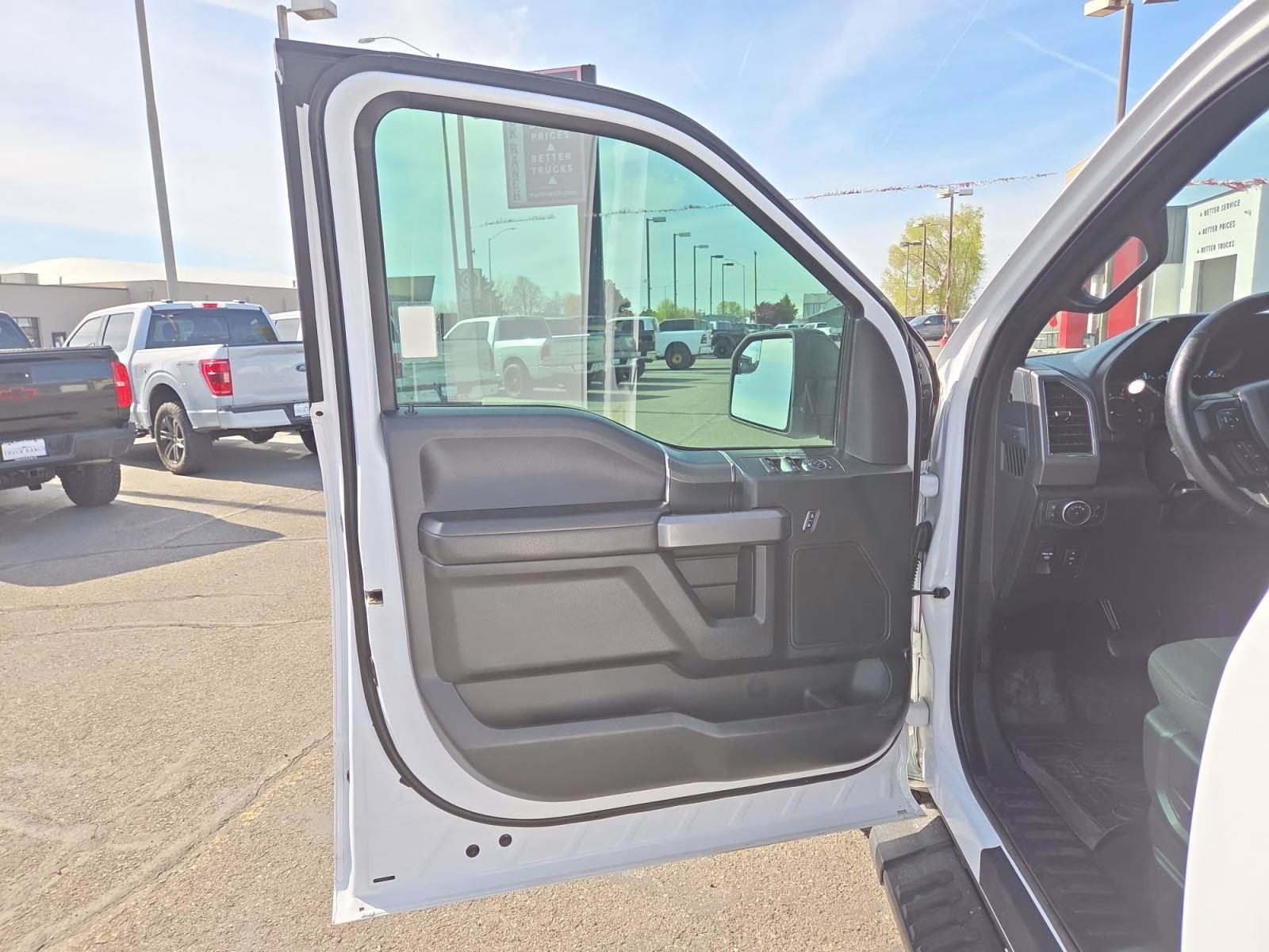 2019 Oxford White Ford F-150 XLT 4X4 Truck