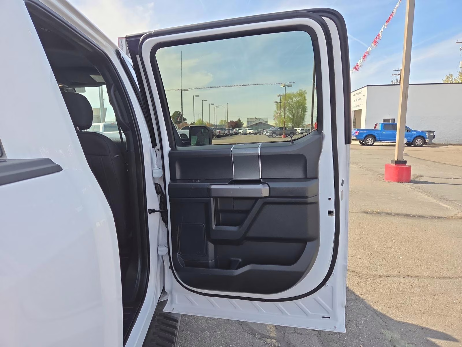 2019 Oxford White Ford F-150 XLT 4X4 Truck