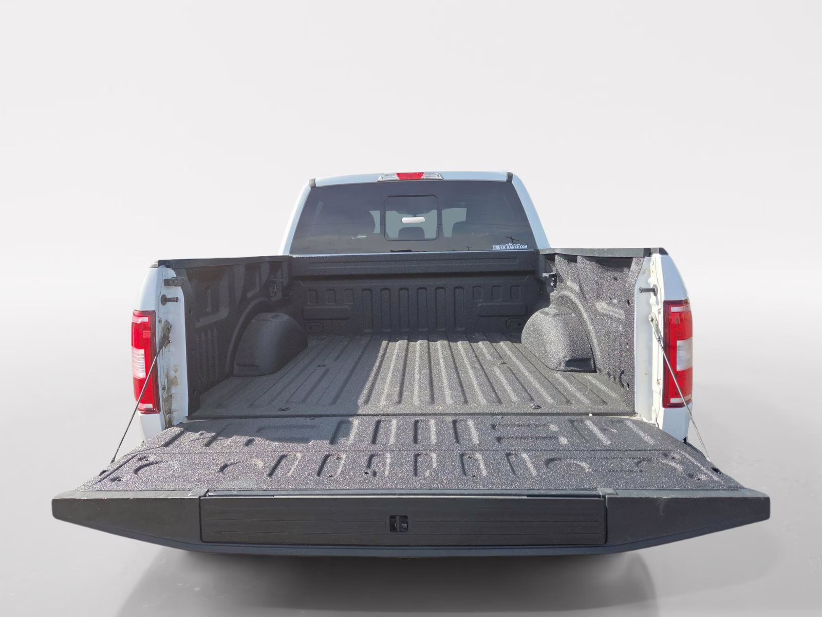 2019 Oxford White Ford F-150 XLT 4X4 Truck