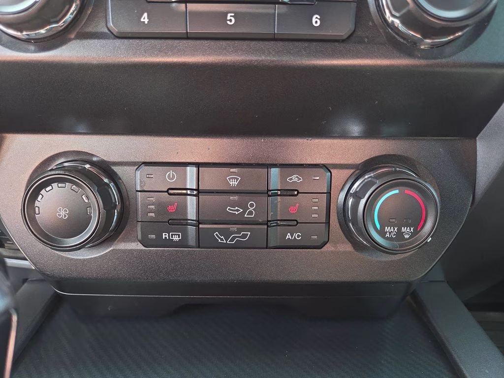 2019 White Ford F-150 XLT 4X4 Truck