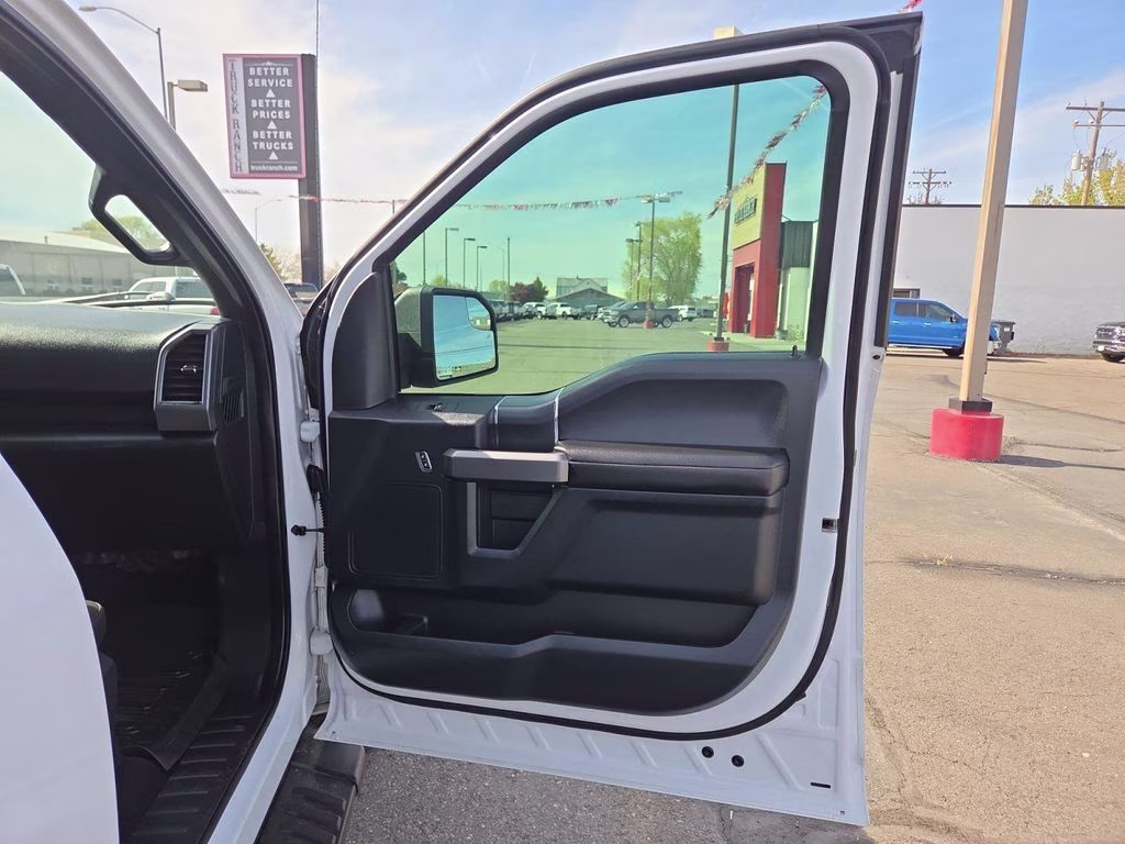 2019 White Ford F-150 XLT 4X4 Truck