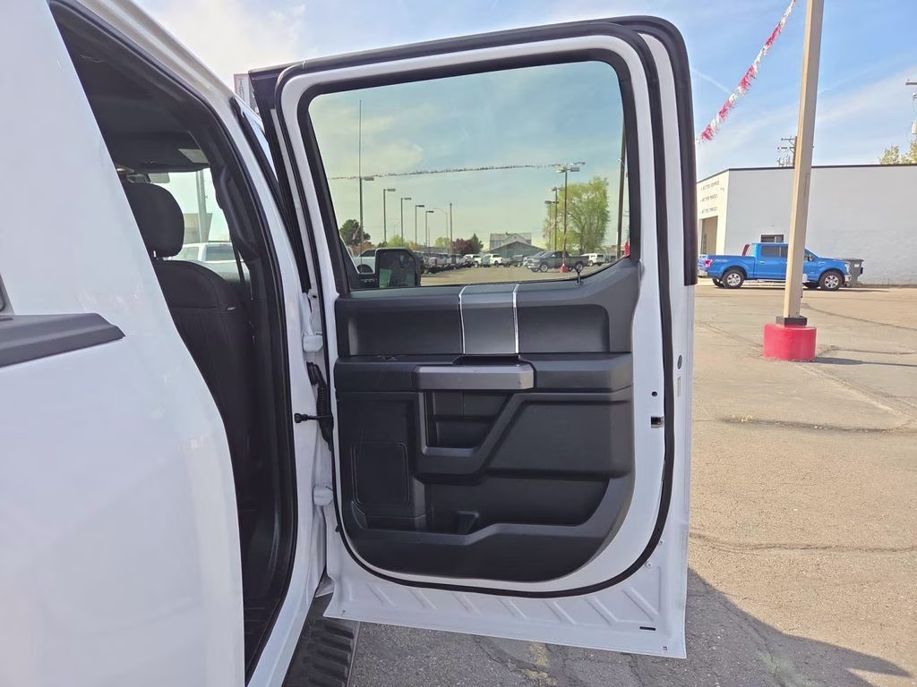 2019 White Ford F-150 XLT 4X4 Truck