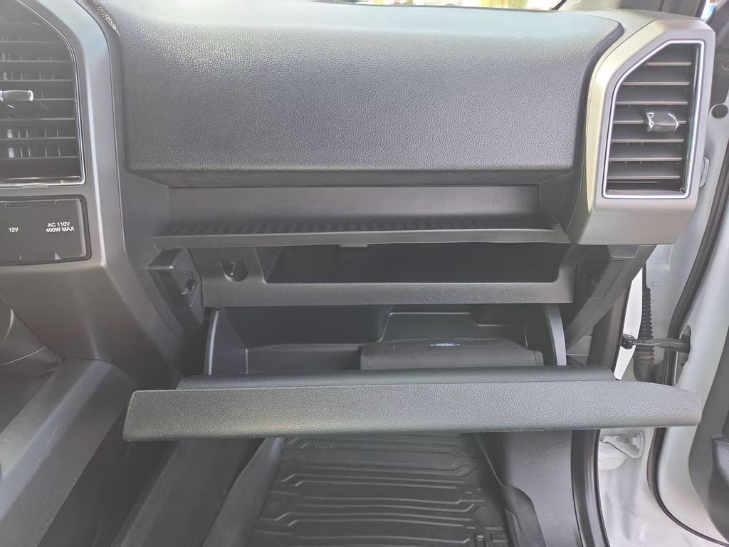 2019 White Ford F-150 XLT 4X4 Truck