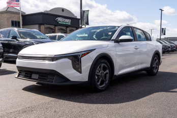 2025 Snow White Pearl Kia K4 LXS FWD Sedan