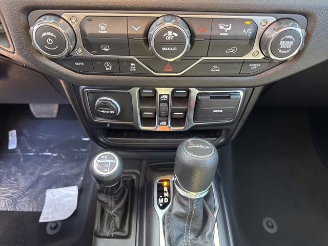2026 Crystal Metallic Jeep Gladiator Sport 4X4 Truck
