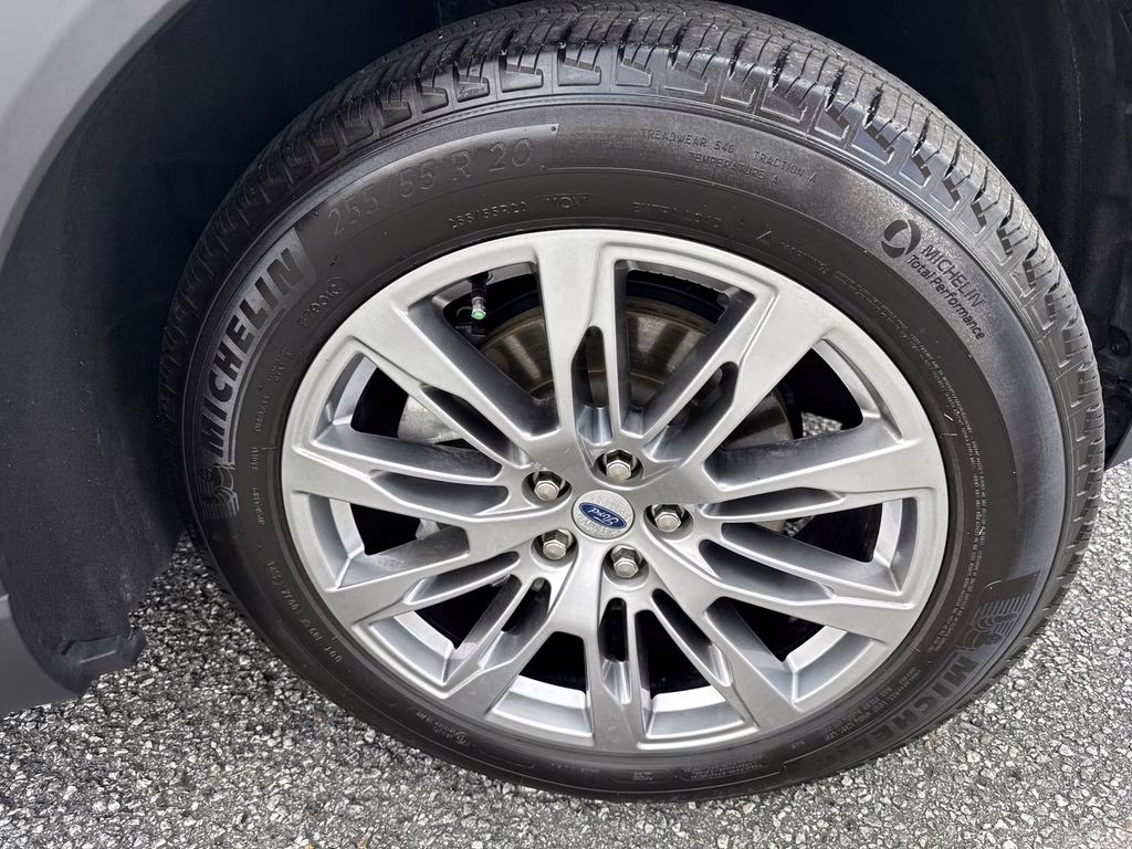 2025 Star White Metallic Tri-Coat Ford Explorer Platinum RWD SUV