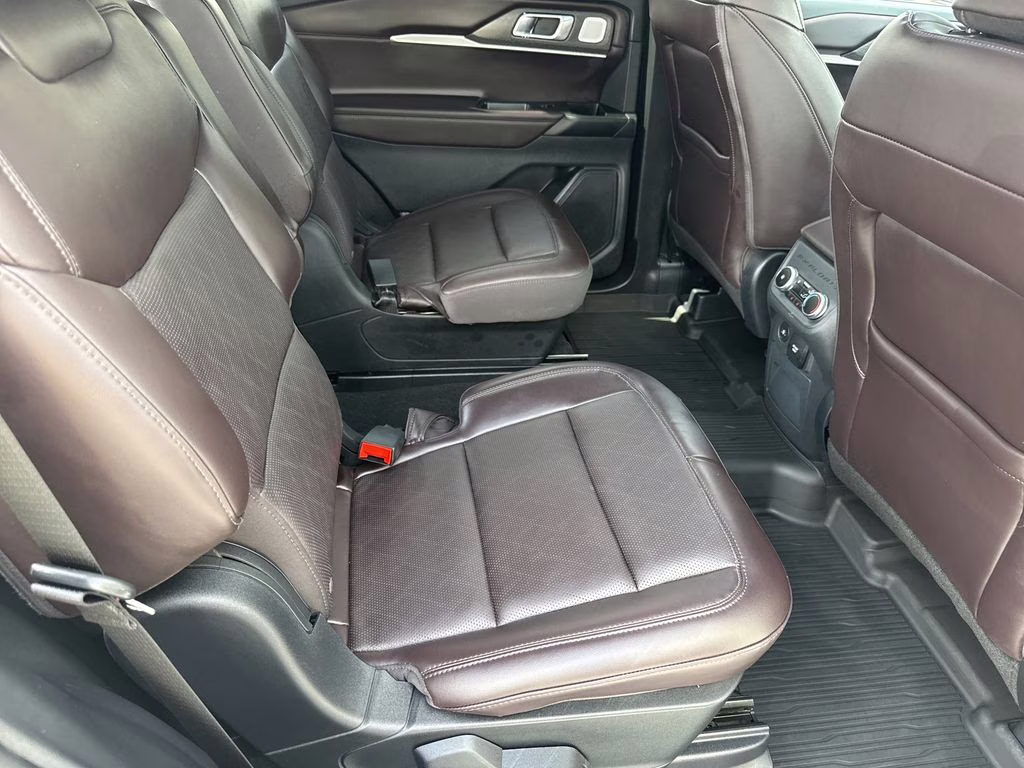 2025 Star White Metallic Tri-Coat Ford Explorer Platinum RWD SUV