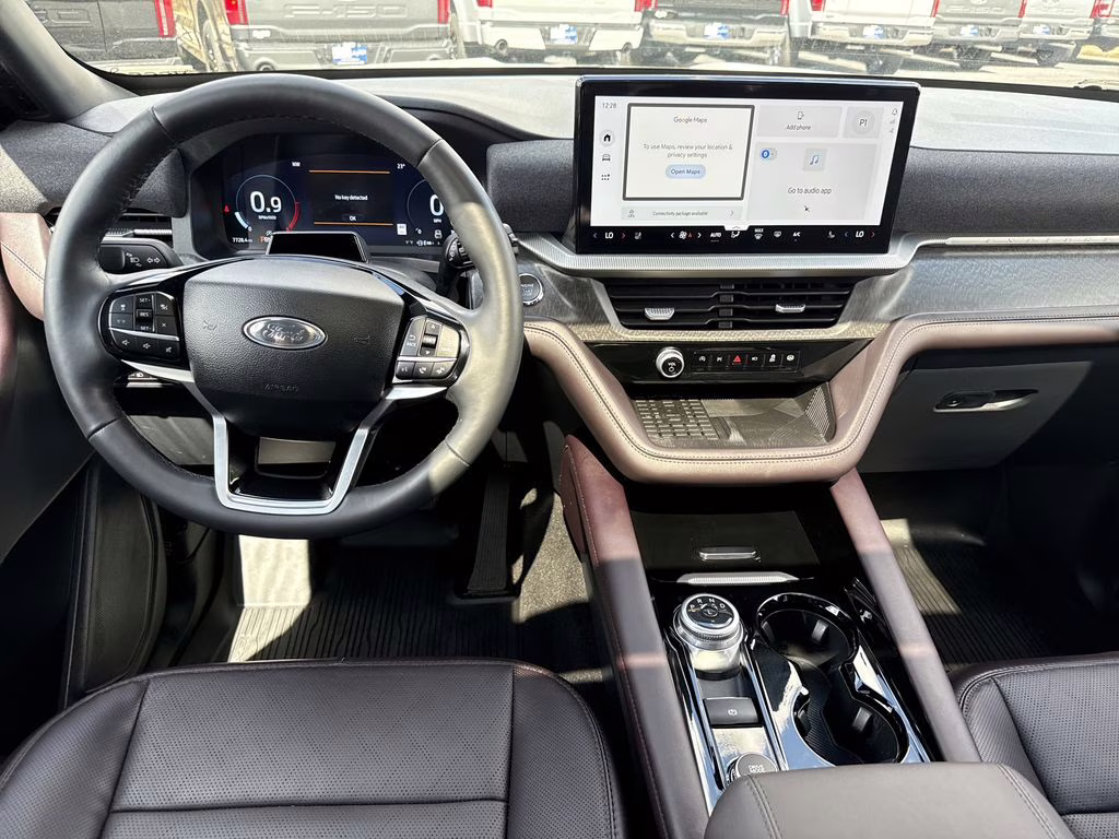 2025 Star White Metallic Tri-Coat Ford Explorer Platinum RWD SUV