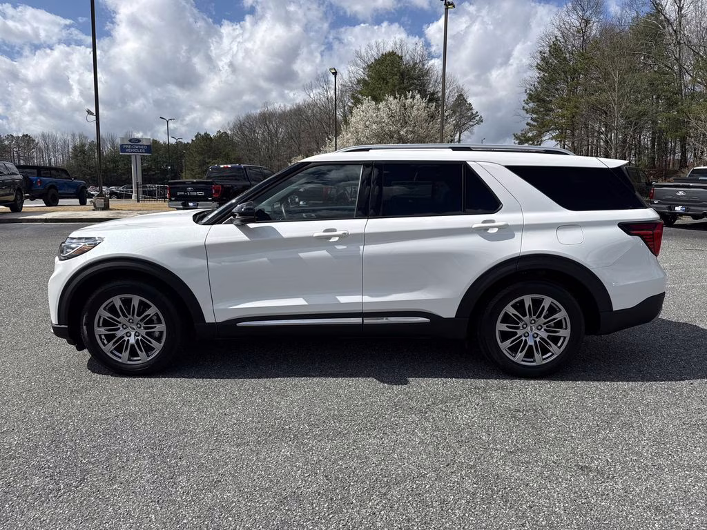 2025 Star White Metallic Tri-Coat Ford Explorer Platinum RWD SUV