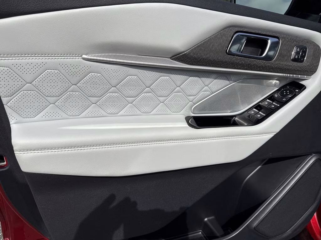 2025 Rapid Red Metallic Tinted Clearcoat Ford Explorer Platinum 4X4 SUV