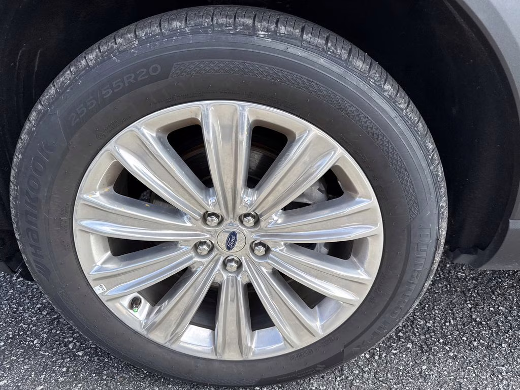 2025 Rapid Red Metallic Tinted Clearcoat Ford Explorer Platinum 4X4 SUV