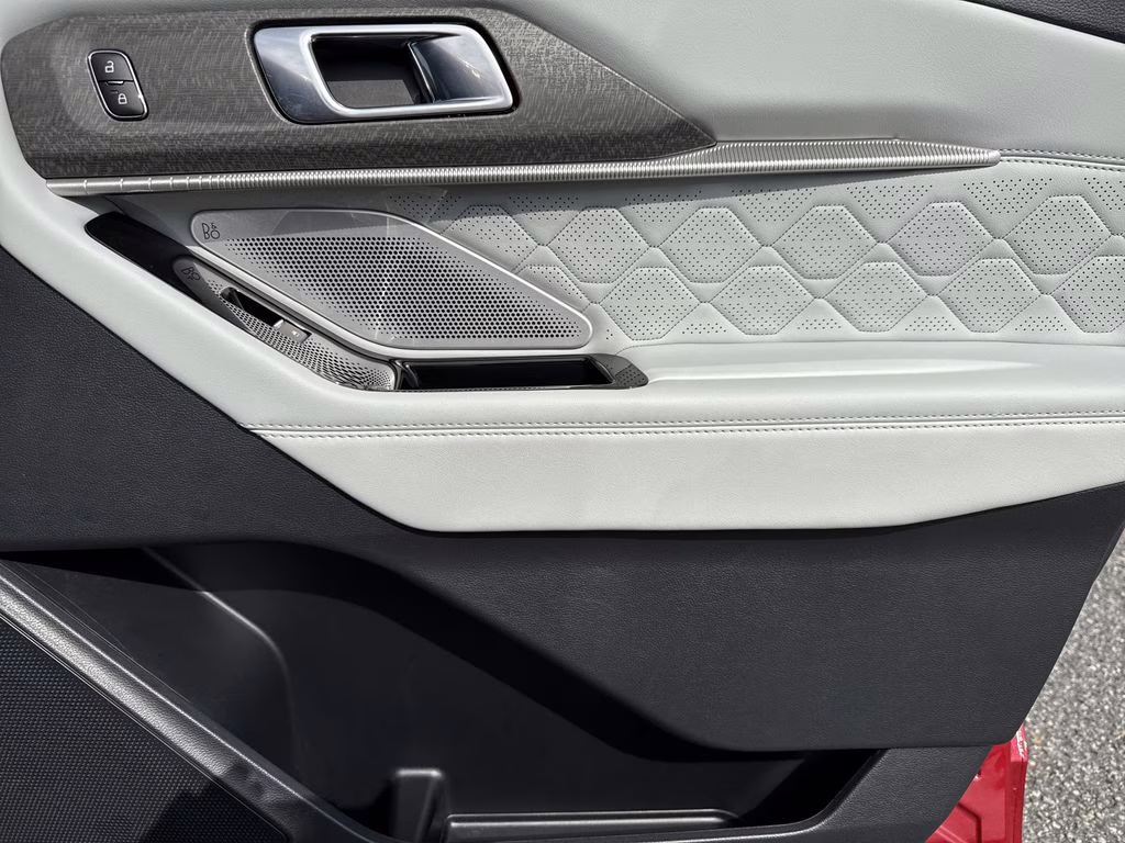 2025 Rapid Red Metallic Tinted Clearcoat Ford Explorer Platinum 4X4 SUV