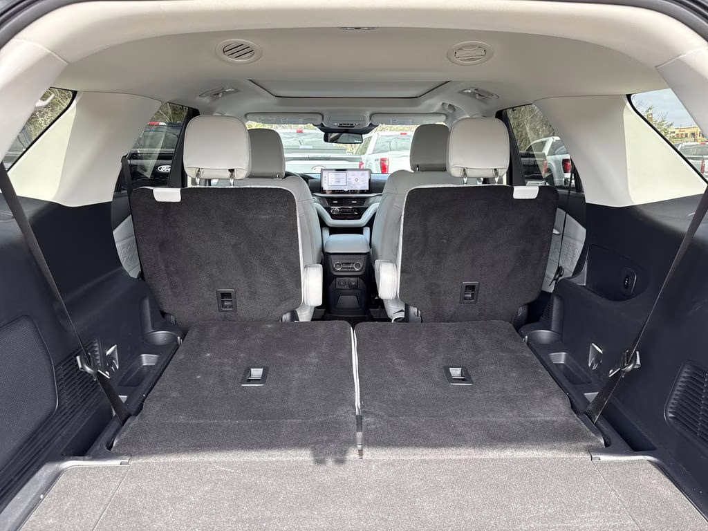 2025 Rapid Red Metallic Tinted Clearcoat Ford Explorer Platinum 4X4 SUV