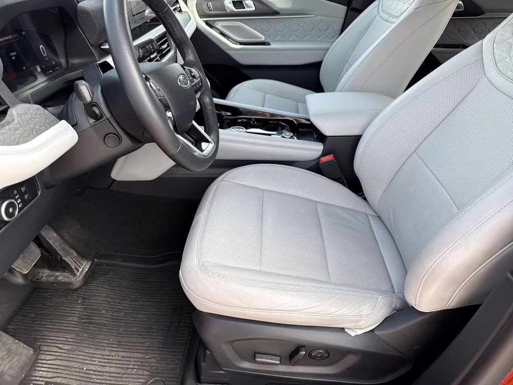 2025 Rapid Red Metallic Tinted Clearcoat Ford Explorer Platinum 4X4 SUV