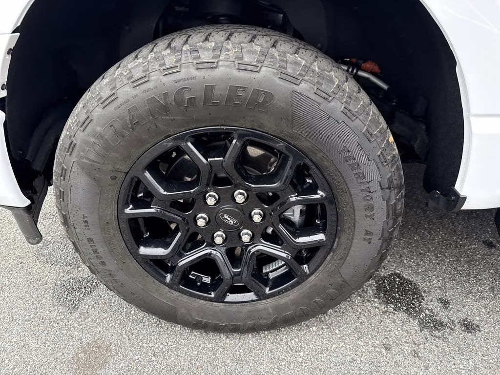 2024 Oxford White Ford F-150 XLT 4X4 Truck