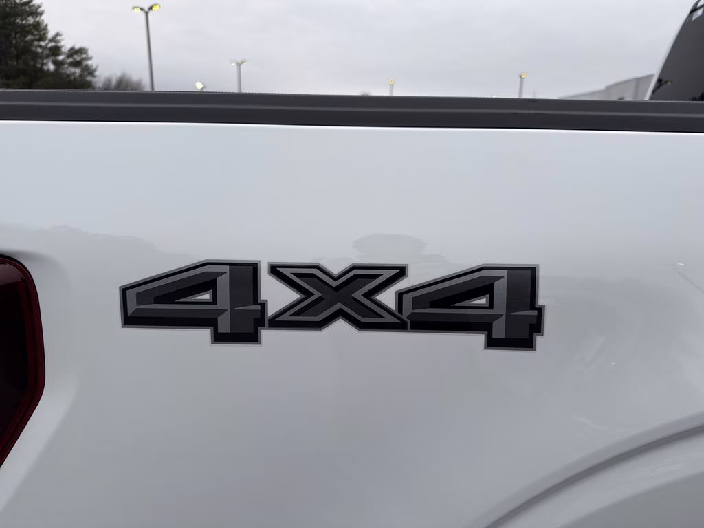 2024 Oxford White Ford F-150 XLT 4X4 Truck