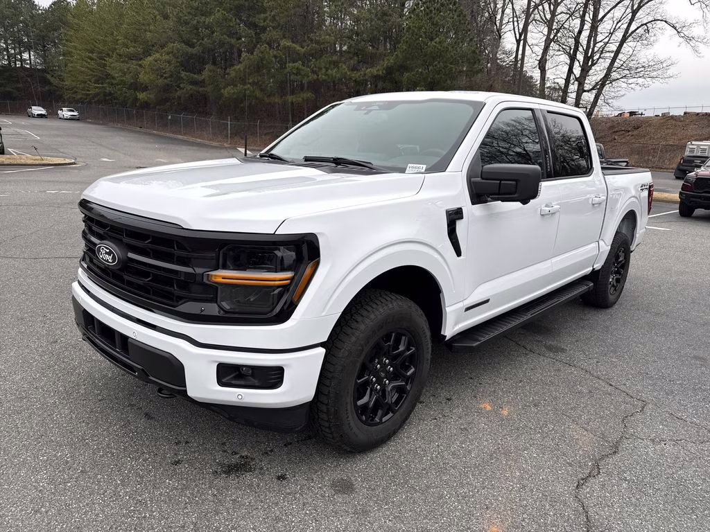 2024 Oxford White Ford F-150 XLT 4X4 Truck