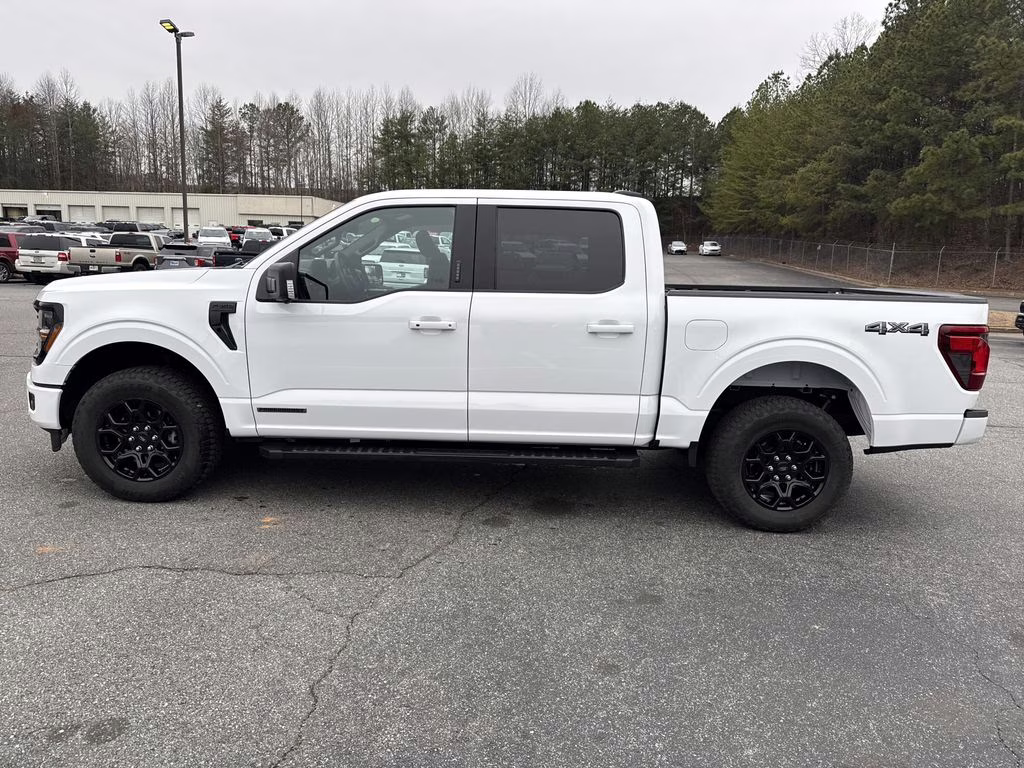 2024 Oxford White Ford F-150 XLT 4X4 Truck