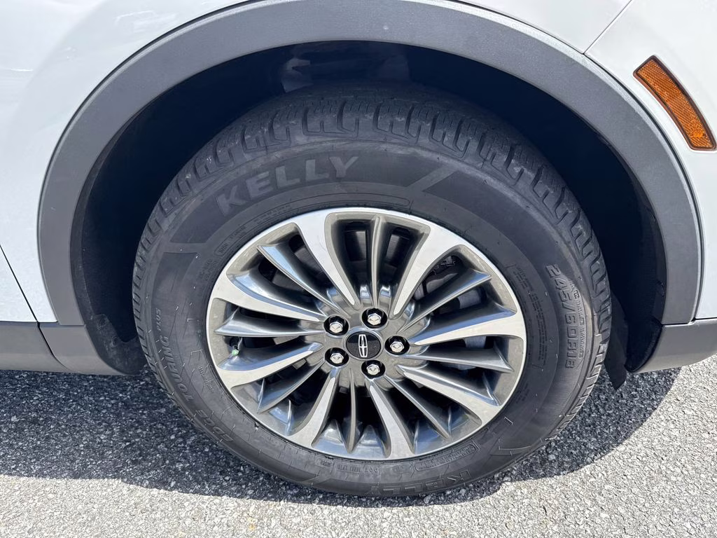 2022 Pristine White Metallic Tri-Coat Lincoln Nautilus Standard FWD SUV