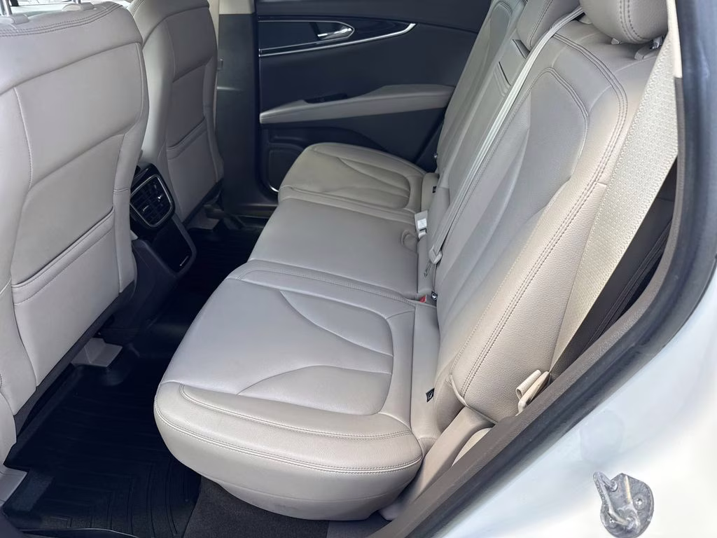 2022 Pristine White Metallic Tri-Coat Lincoln Nautilus Standard FWD SUV