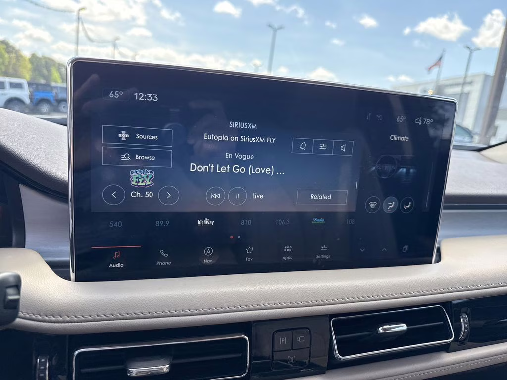 2022 Pristine White Metallic Tri-Coat Lincoln Nautilus Standard FWD SUV