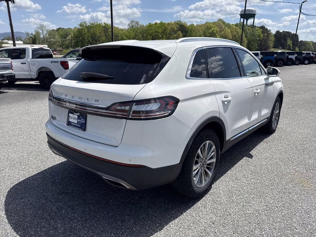 2022 Pristine White Metallic Tri-Coat Lincoln Nautilus Standard FWD SUV