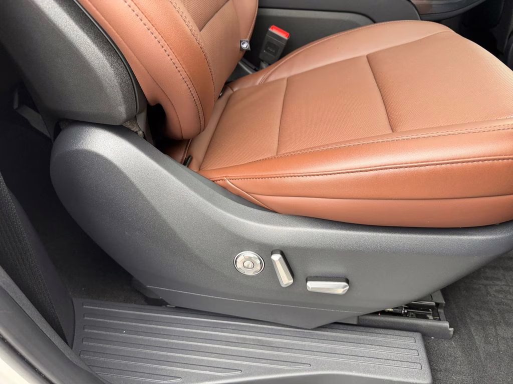 2025 White Metallic Lincoln Navigator L Reserve w/Heavy Duty Tow Pkg 4X4 SUV