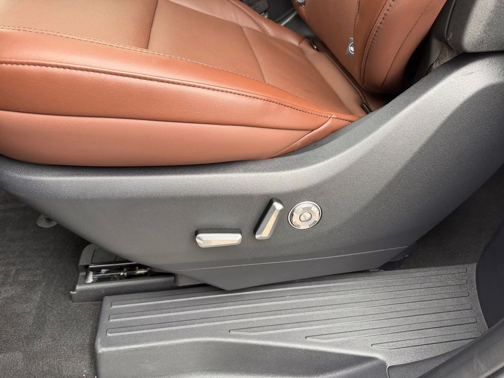 2025 White Metallic Lincoln Navigator L Reserve w/Heavy Duty Tow Pkg 4X4 SUV